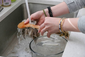 The Best Way to Clean Wooden Spoons/Spatulas - How to Clean Greasy Wooden Spatulas Without Chemicals